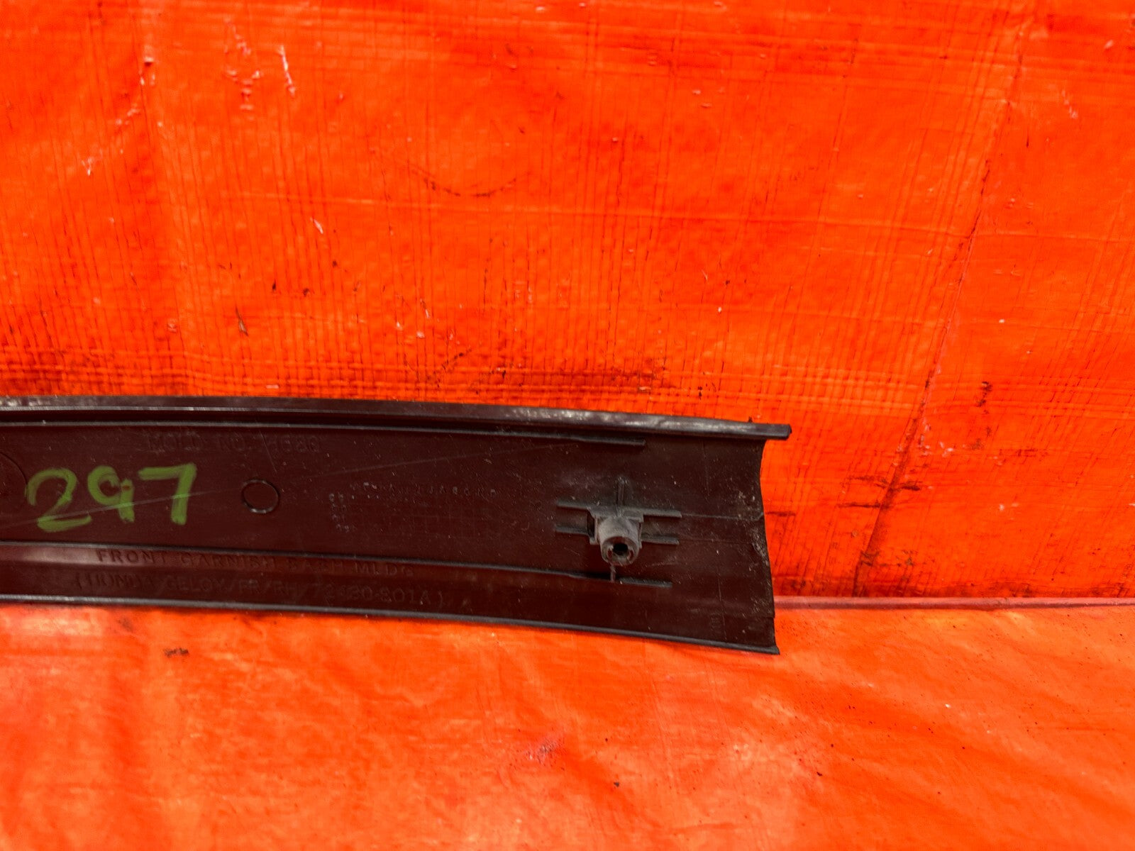 96 00 HONDA CIVIC   SEDAN   PASSENGER RIGHT FRONT DOOR SASH TRIM MOLDING OEM 2974