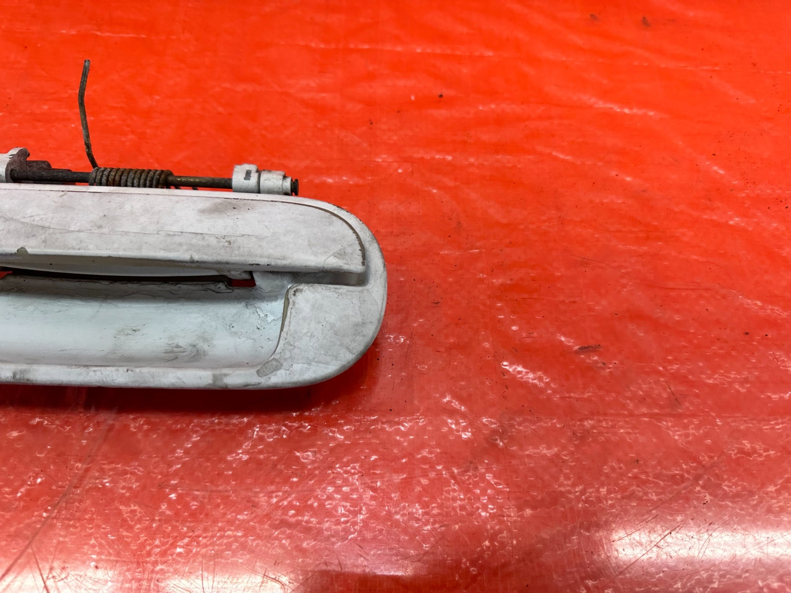 95 98 HONDA ODYSSEY   PASSENGER RIGHT REAR EXTERIOR DOOR HANDLE WHITE OEM #1934