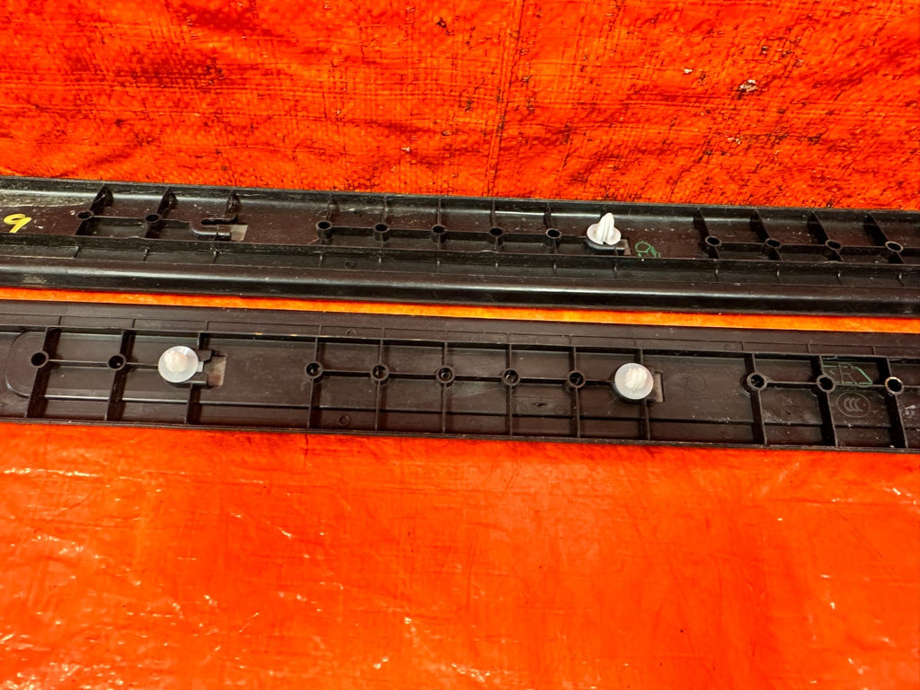 09 15 INFINITI G37 CONVERTIBLE LEFT AND RIGHT FLOOR PILLARS SCUFF PLATE SET 32911