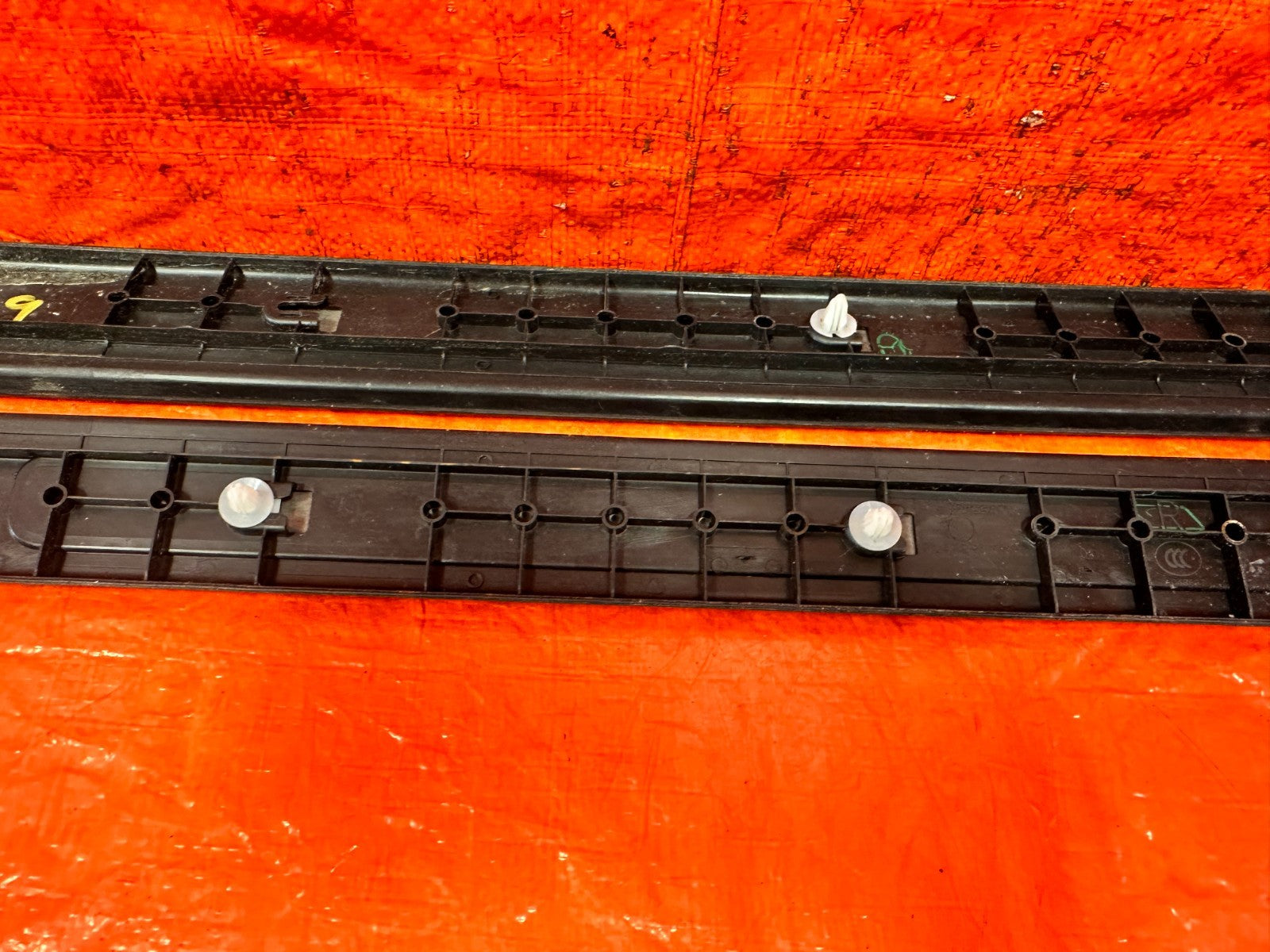 09 15 INFINITI G37 CONVERTIBLE LEFT AND RIGHT FLOOR PILLARS SCUFF PLATE SET 32911