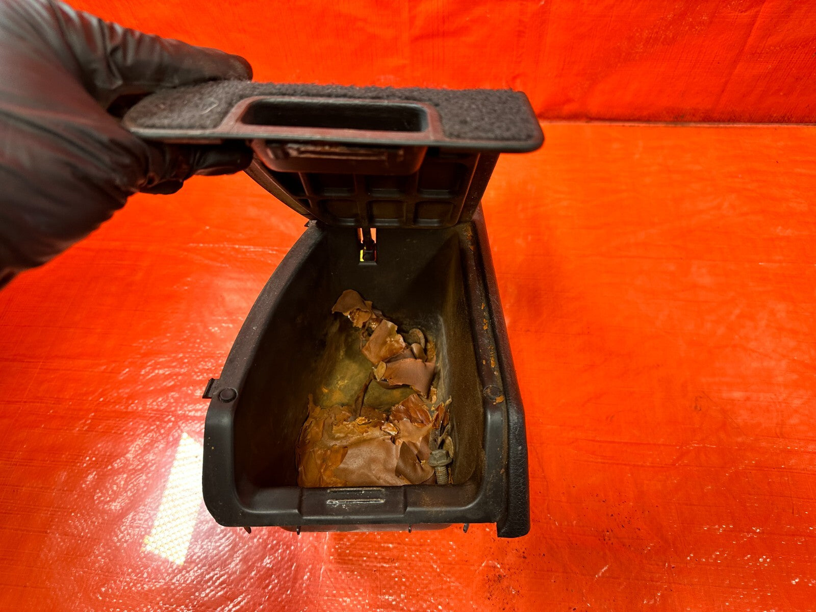 88 89 HONDA CRX DX   PASSENGER RIGHT REAR CARGO STORAGE COMPARTMENT OEM #2777