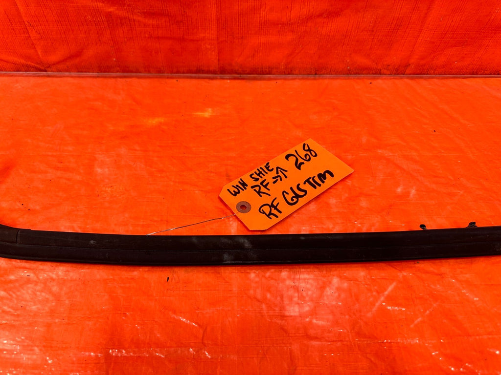94 01 ACURA INTEGRA   2 DOOR   RIGHT SIDE   WINDSHIELD TRIM MOLDING   OEM #2688