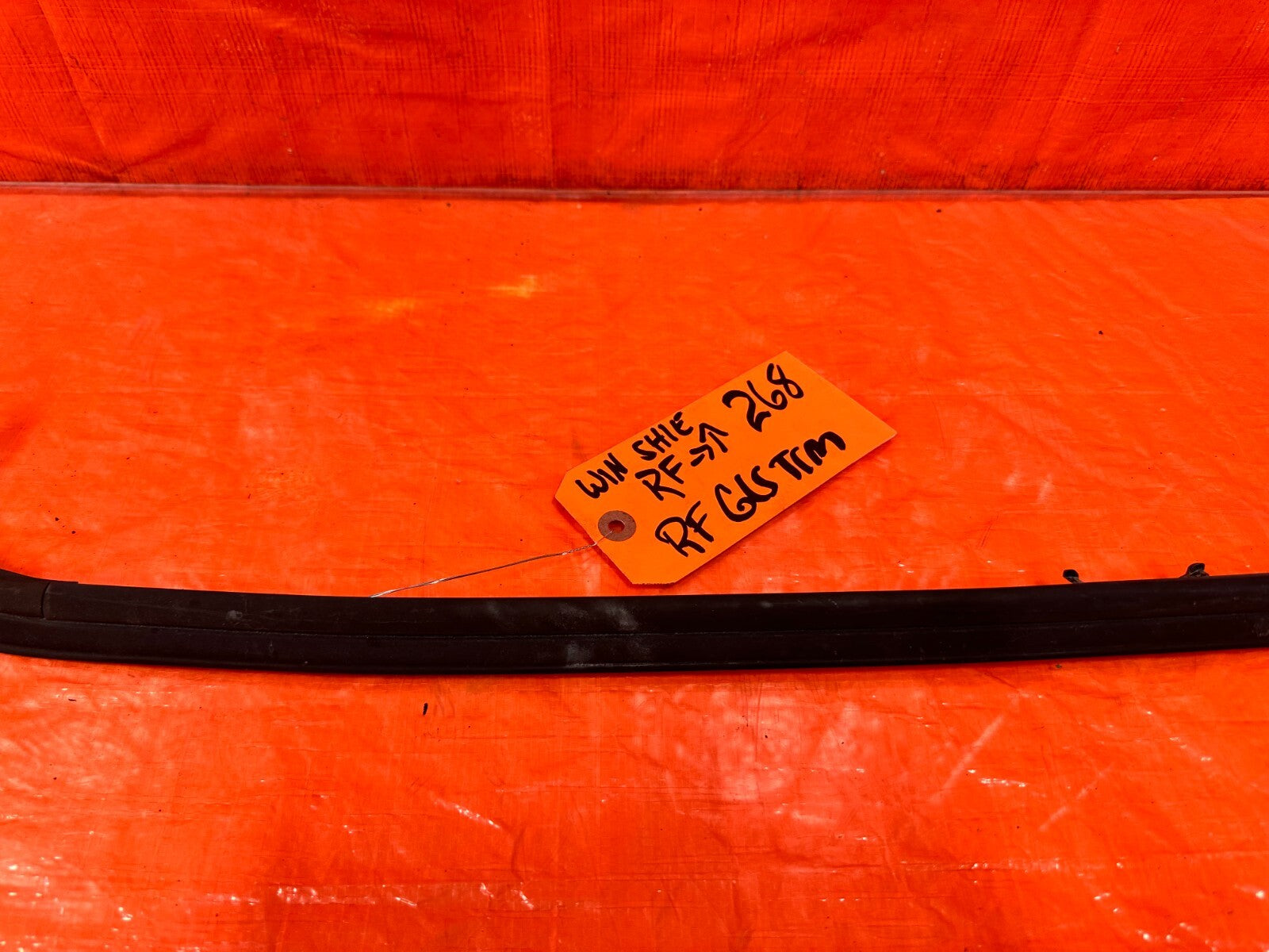 94 01 ACURA INTEGRA   2 DOOR   RIGHT SIDE   WINDSHIELD TRIM MOLDING   OEM #2688