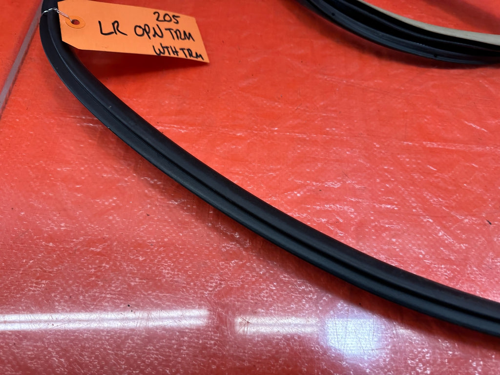 04 08 ACURA TSX   LEFT REAR   DOOR TO CHASSIS WEATHER STRIP OPEN TRIM OEM #20510