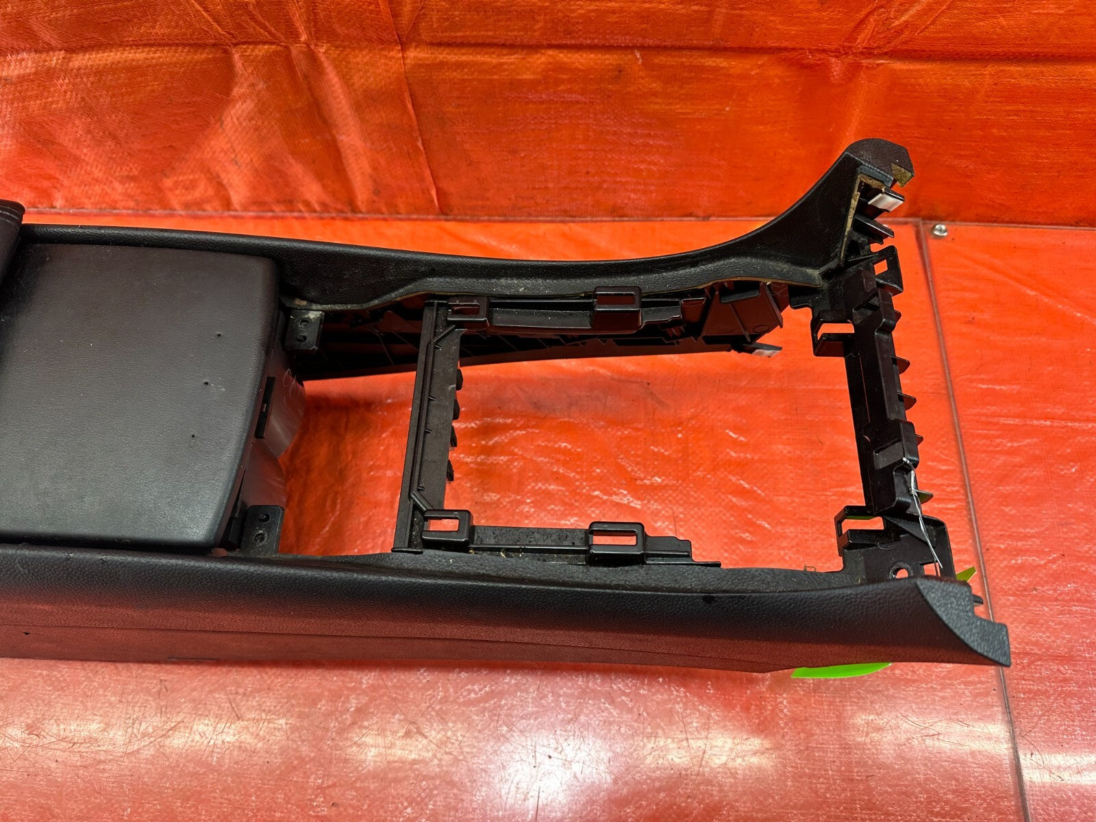 09 13 INFINITI G37 SEDAN   ARM REST / CENTER CONSOLE STORAGE COMPARTMENT OEM 2381