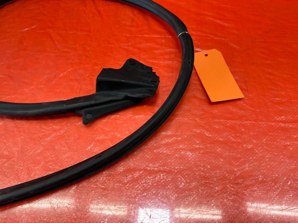 10 16 HYUNDAI GENESIS COUPE RIGHT LOWER DOOR WEATHER STRIP RUBBER SEAL 2199