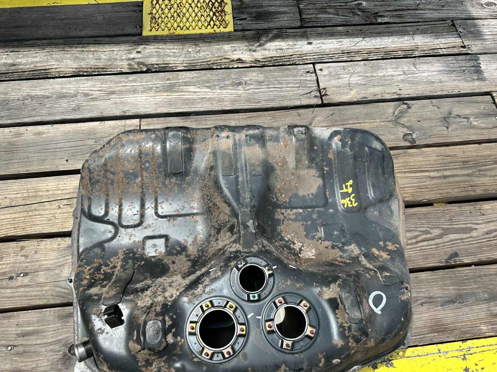 97 01 HONDA PRELUDE 2.2L FUEL GAS PETROL TANK CELL RESERVOIR BARE OEM #33615