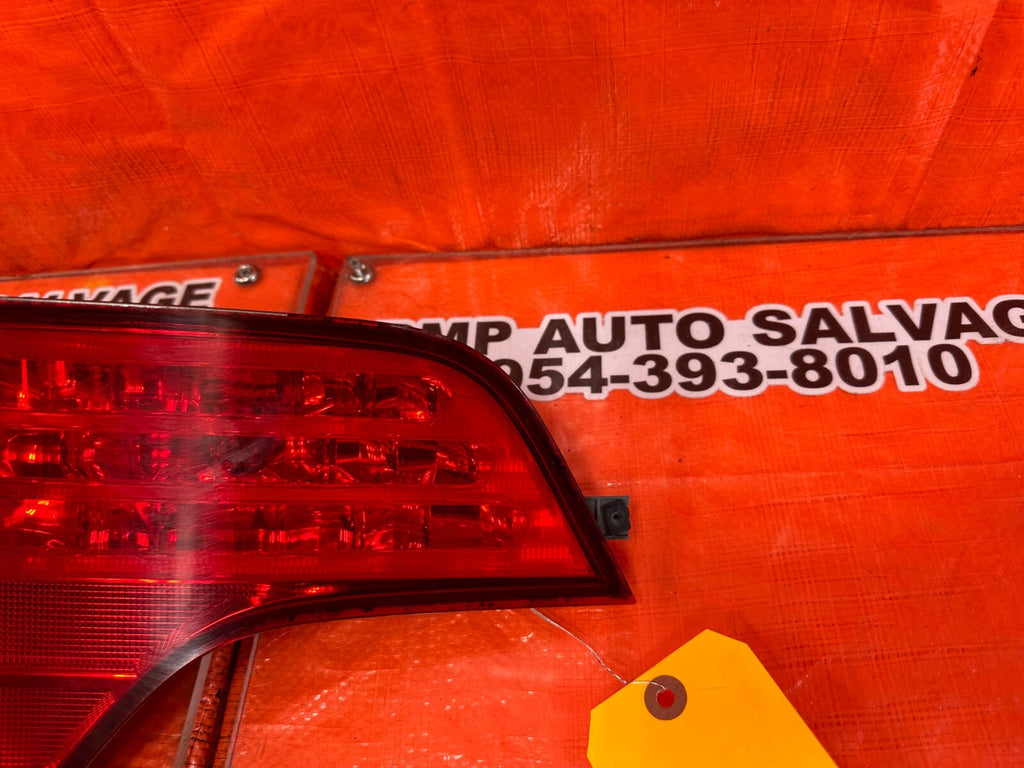 06 08 HONDA CIVIC SEDAN   PASSENGER RIGHT INNER TRUNK TAIL LIGHT LAMP   OEM #2604