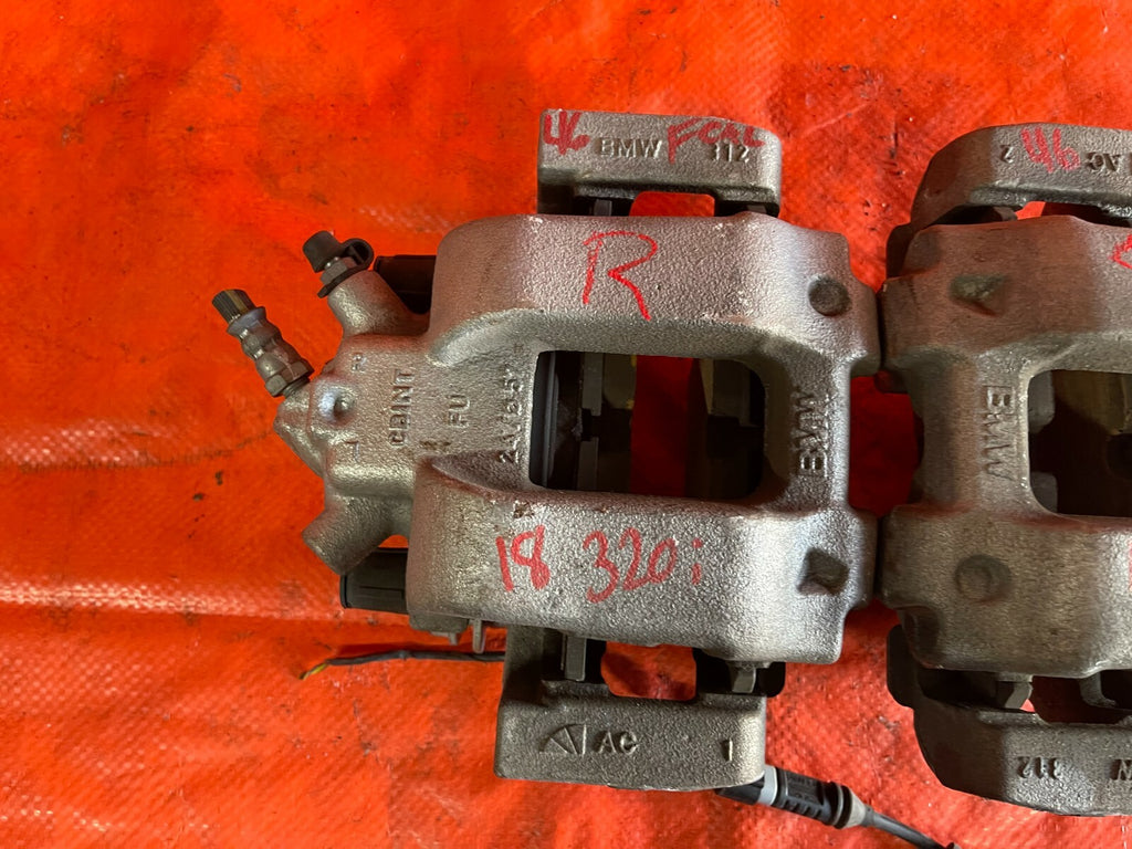 12 18 BMW 320i   BASE / NON SPORT MODEL   FRONT BRAKE CALIPER SET   LEFT RIGHT 4
