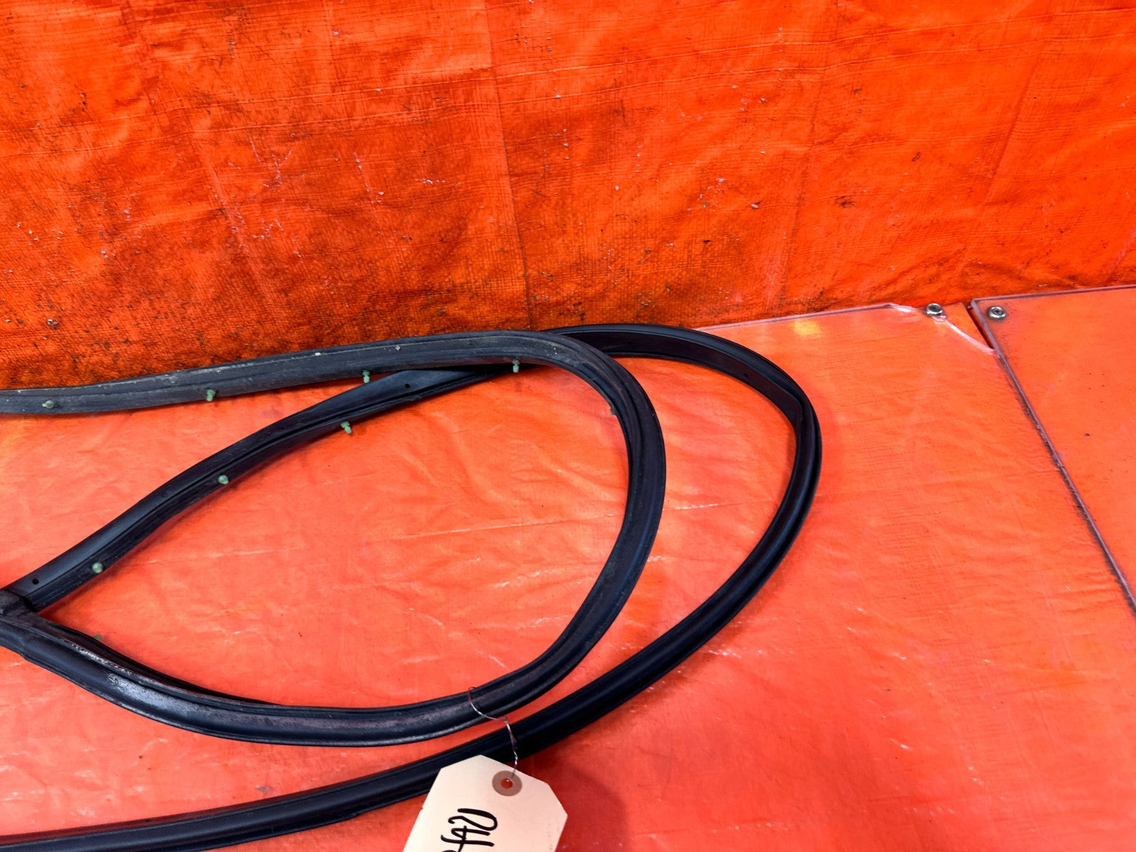 90 91 HONDA CIVIC HATCHBACK   RIGHT FRONT   DOOR WEATHER STRIP   OEM 3272