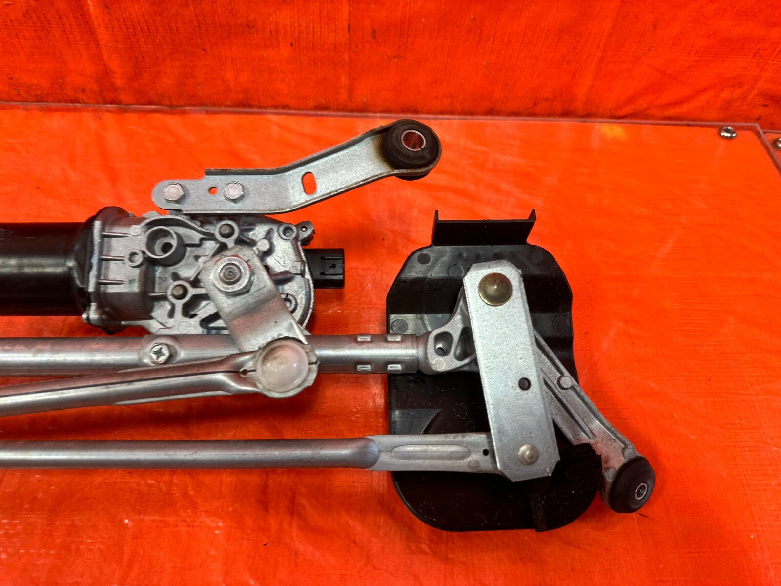 14 20 INFINITI Q50 & 17 20 Q60   WINDSHIELD WIPER MOTOR W/ LINKAGE   OEM #2898