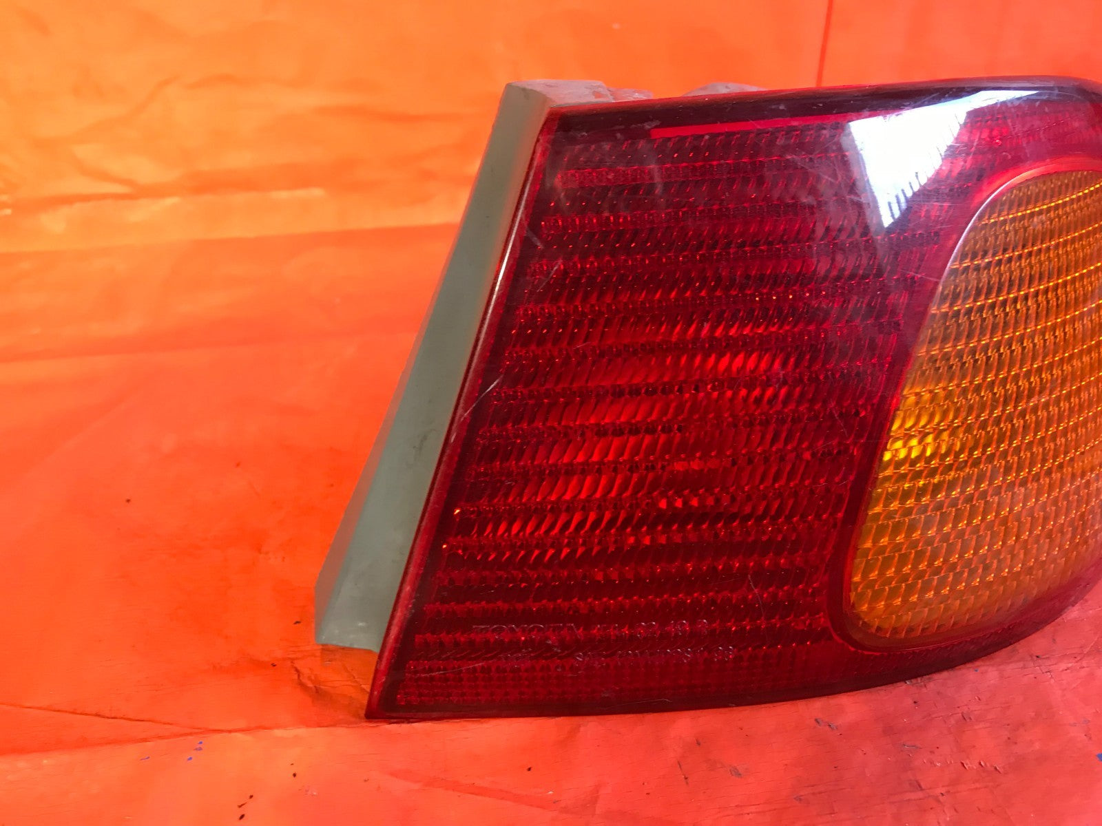 OEM 2000 00 TOYOTA COROLLA PASSENGER RIGHT TAIL LIGHT OUTER LAMP R RH1
