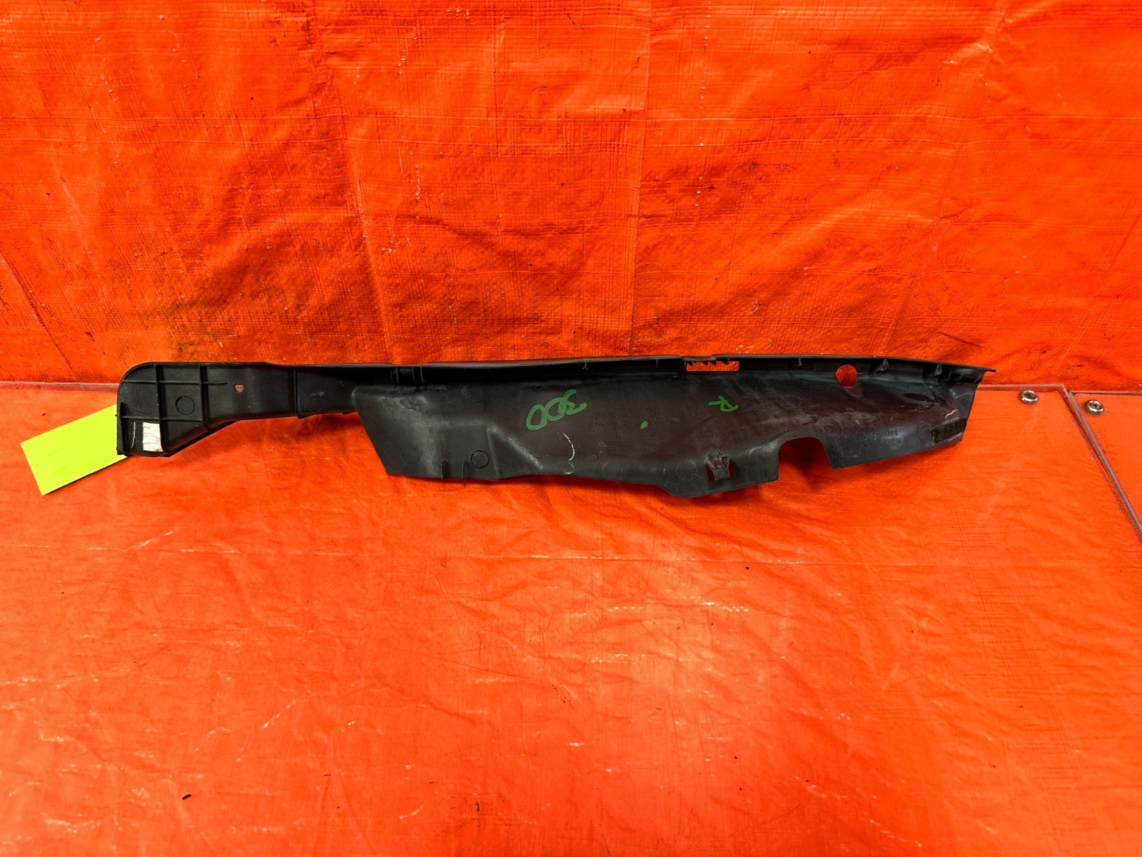 06 11 HONDA CIVIC SI   UNDER HOOD FENDER TRIM   PASSENGER RIGHT SIDE   OEM 3001