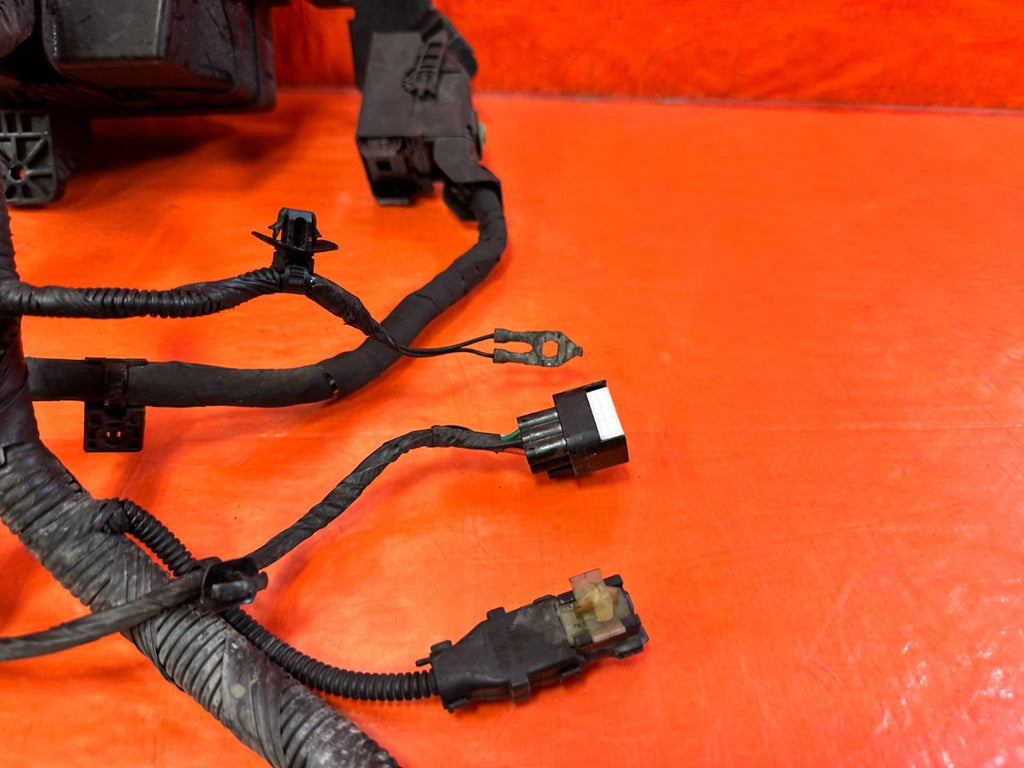 2013 13  HYUNDAI GENESIS COUPE R SPED ENGINE BAY UNDER THE HOOD HARNESS FUSE BOX2