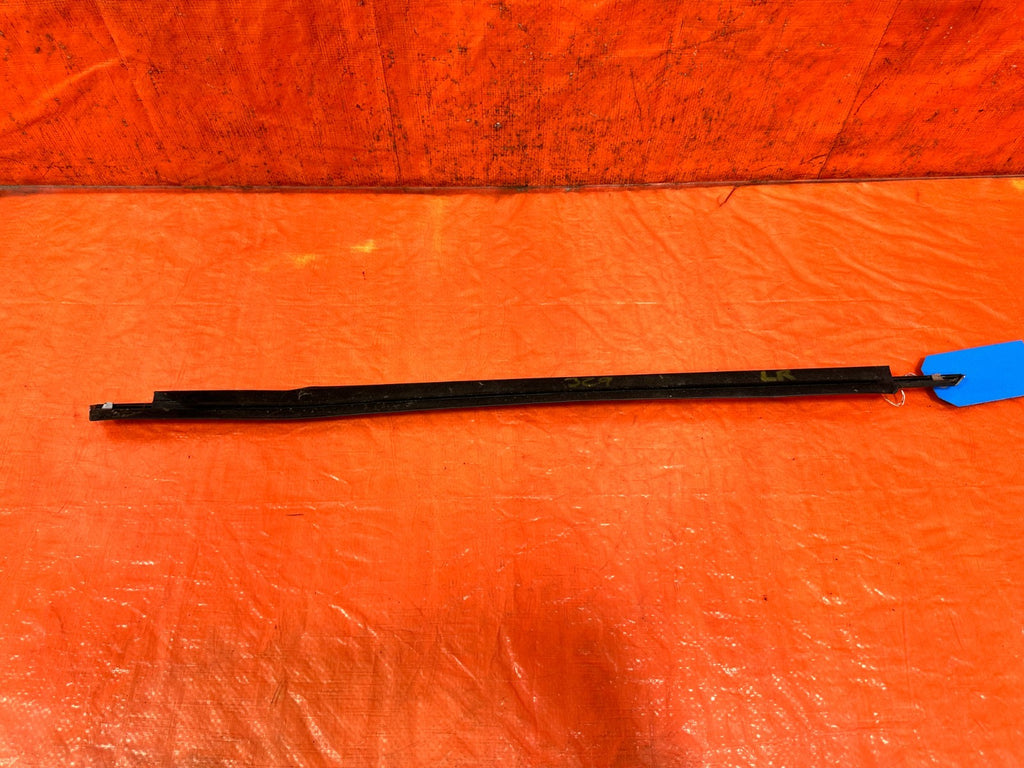 09 15 INFINITI G37 CONVERTIBLE   LEFT REAR EXTERIOR WINDOW GLASS TRIM   OEM 3295