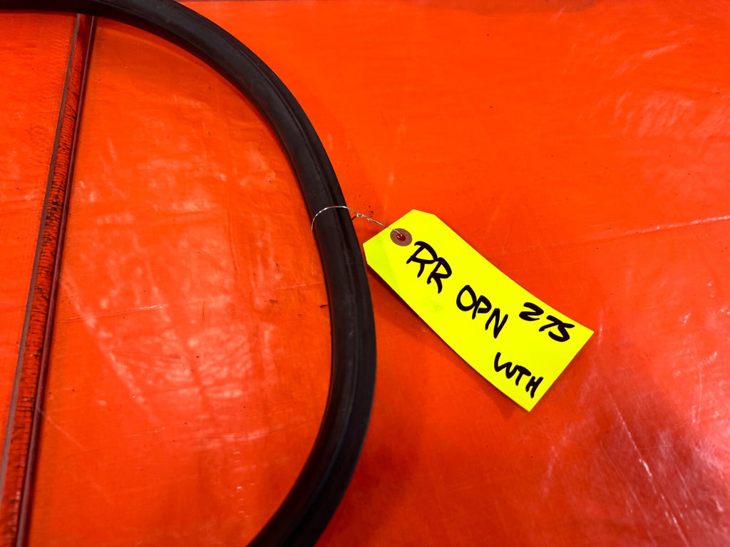 04 08 ACURA TSX   RIGHT REAR   DOOR TO CHASSIS WEATHER STRIP OPEN TRIM OEM #2754