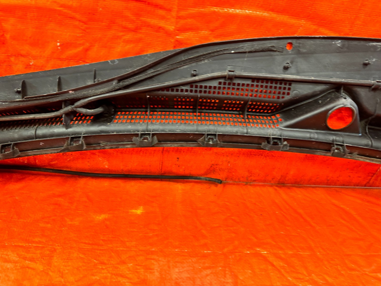 10 12 HYUNDAI GENESIS 2D COUPE   WINDSHIELD WIPER COWL   86150 2M000   OEM #29910