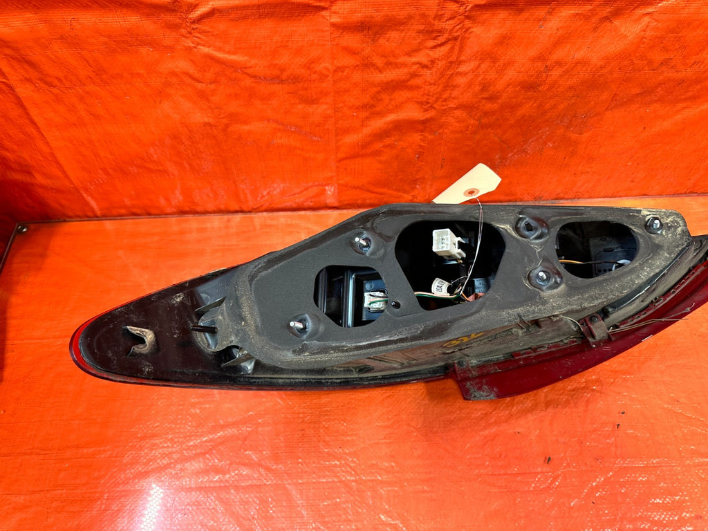 13 16 HYUNDAI GENESIS COUPE   DRIVER LEFT TAIL LIGHT LAMP   OEM FACTORY #3269