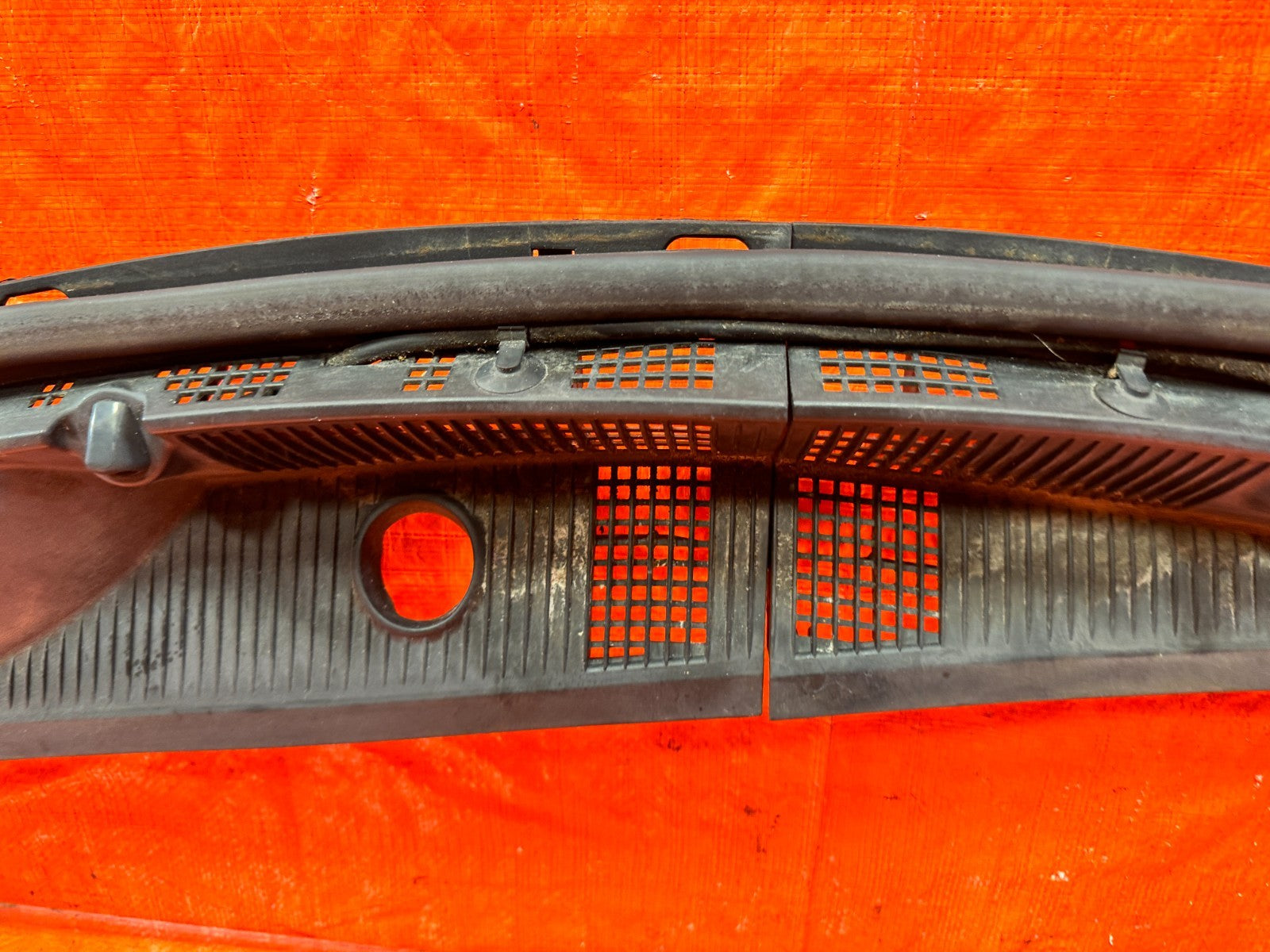 04 11 MAZDA RX8 RX 8   WINDSHIELD WIPER COWL TRIM PLASTIC   OEM FACTORY #3033