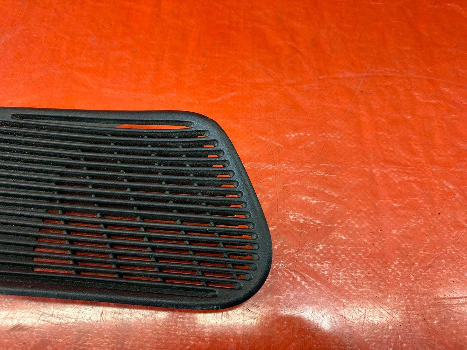 94 01 ACURA INTEGRA 2D   DRIVER LEFT REAR   SPEAKER COVER TRIM PLASTIC BLACK DC21