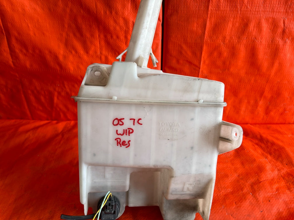 05 10 SCION TC   WINDSHIELD WIPER FLUID TANK RESERVOIR W/ CAP AND MOTOR   OEM3