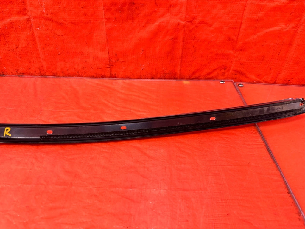 10 16 HYUNDAI GENESIS COUPE 3.8L   RIGHT DOOR GASKET RETAINER UPPER TRIM OEM 2999