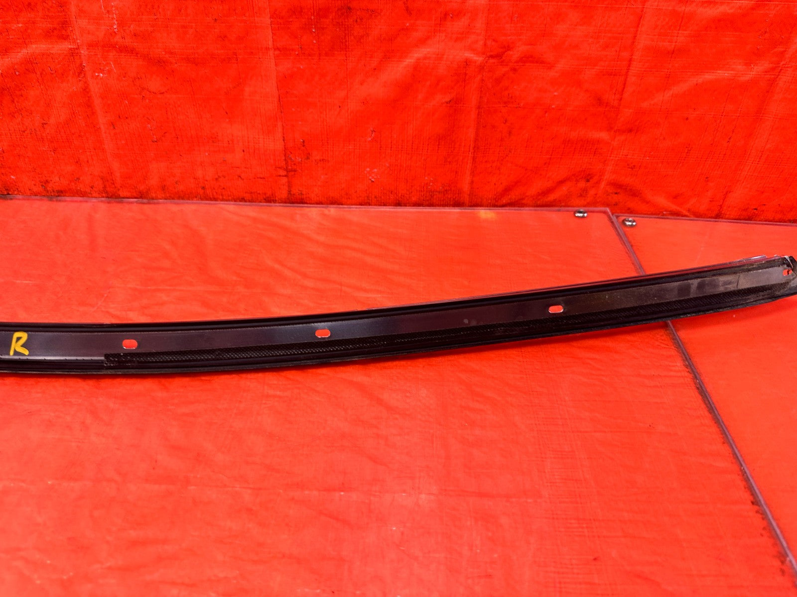 10 16 HYUNDAI GENESIS COUPE 3.8L   RIGHT DOOR GASKET RETAINER UPPER TRIM OEM 2999