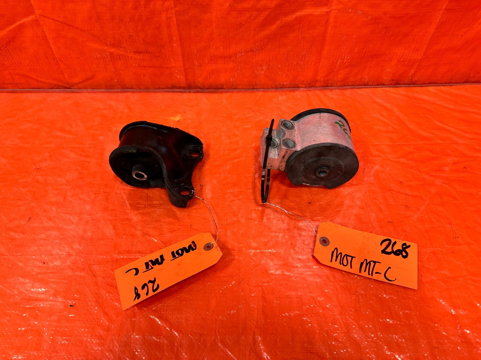 94 01 ACURA INTEGRA 2D   AUTOMATIC TRANSMISISON ONLY   LEFT & RIGHT MOUNTS #2680