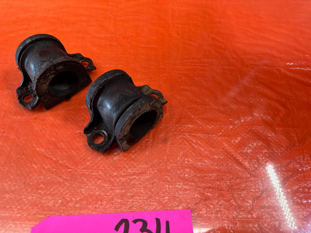 04 08 ACURA TL   LEFT & RIGHT FRONT SWAY BAR BRACKETS W/ BUSHING   OEM #2341