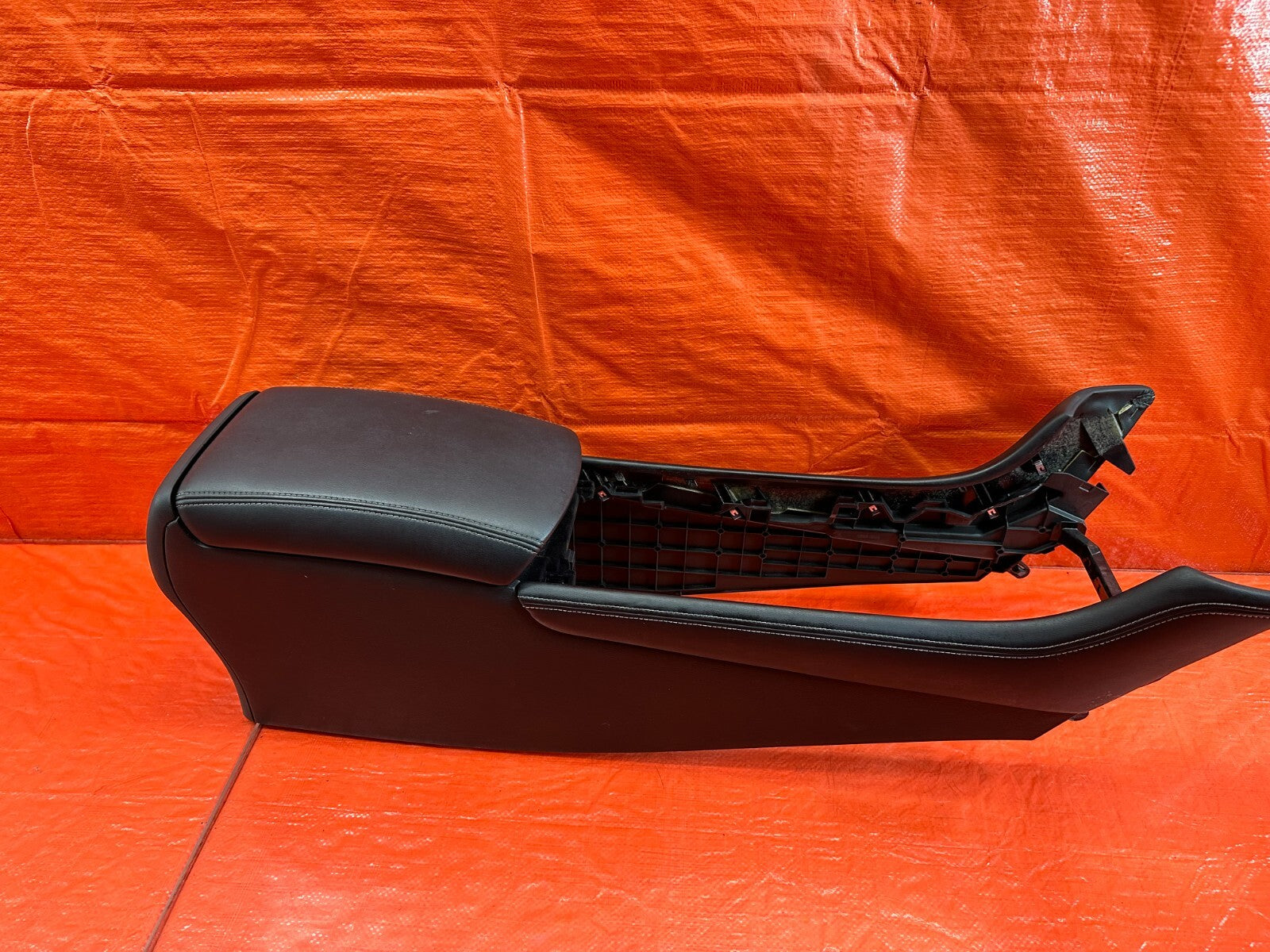 16 20 INFINITI Q50 / 17 20 Q60   ARM REST CENTER CONSOLE   OEM FACTORY OE #2153