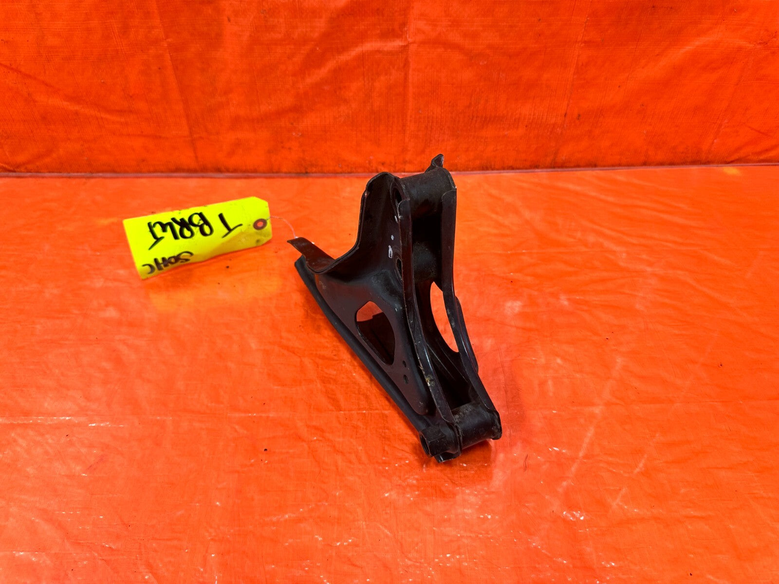 92 95 HONDA CIVIC   D16 5 SPEED MANUAL STICK SHIFT REAR TRANSMISSION BRACKET SOH1