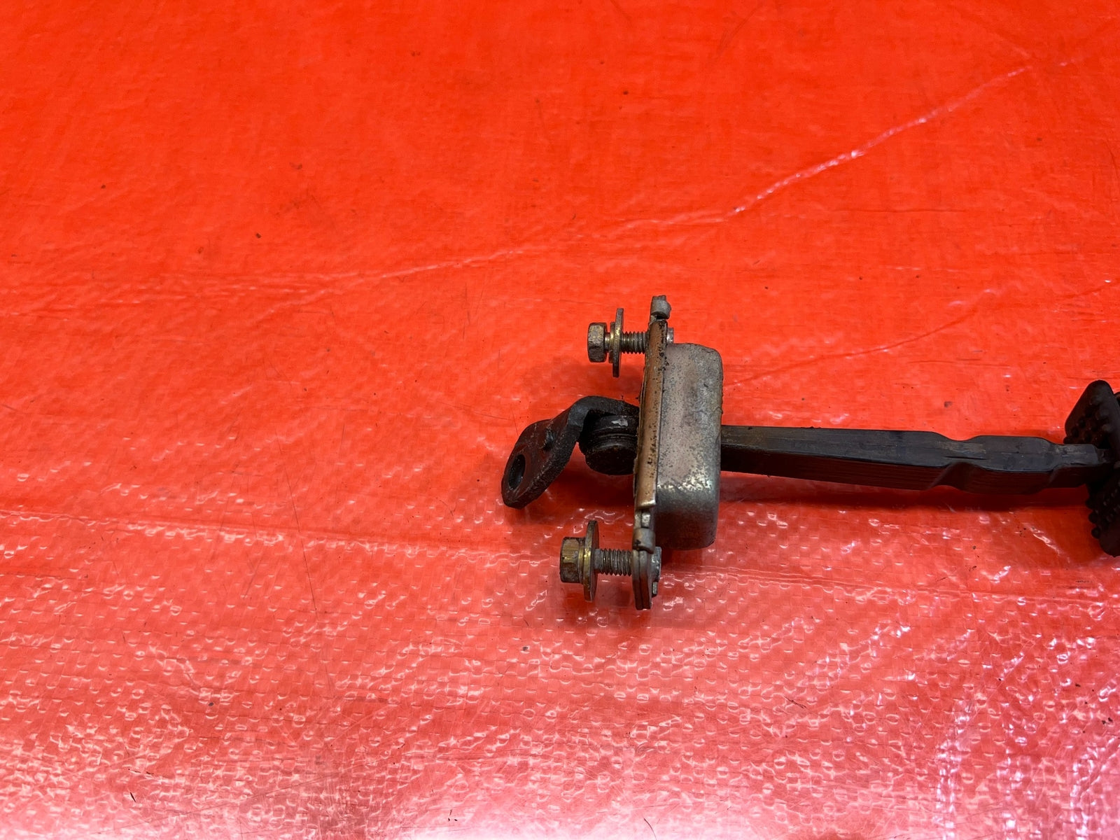 98 02 HONDA ACCORD SEDAN   PASSENGER REAR DOOR CHECKER HINGE ARM STOPPER OEM 16712