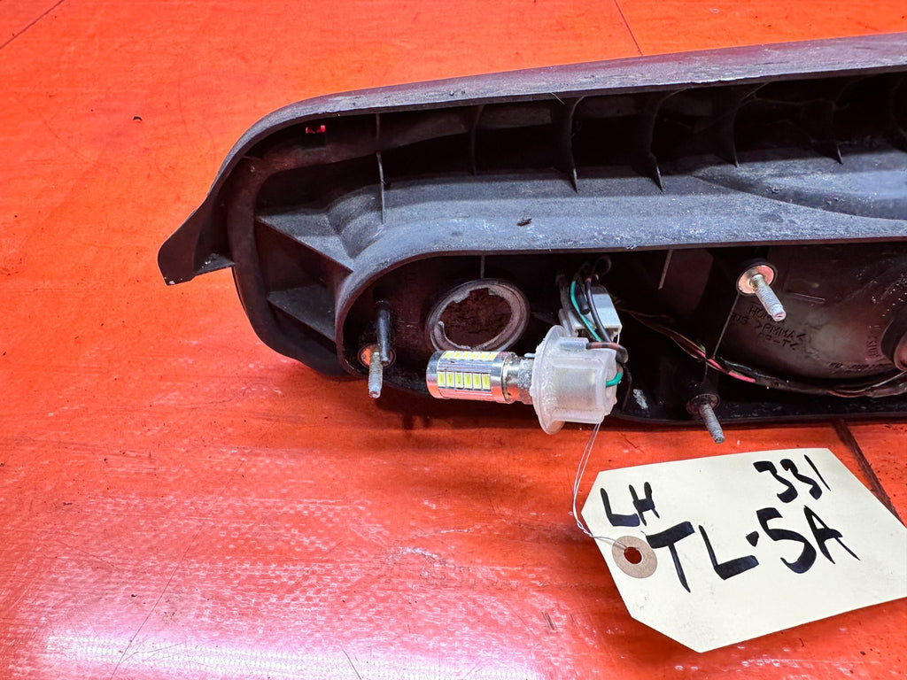 98 01 ACURA INTEGRA 2D LEFT DRIVER REAR TAIL LIGHT LAMP OEM #33112