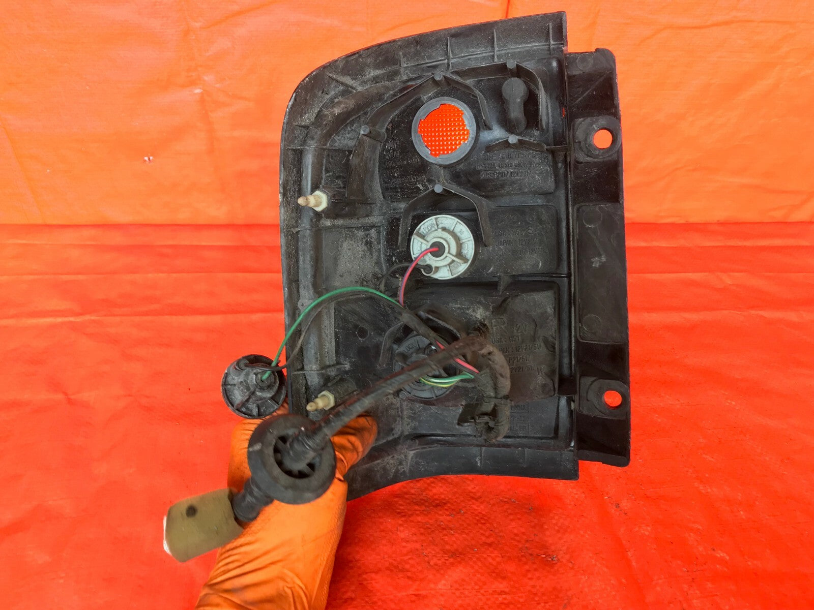 OEM 1996 1997 1998 NISSAN PATHFINDER PASSENGER RIGHT TAIL LIGHT LAMP 96 97 986