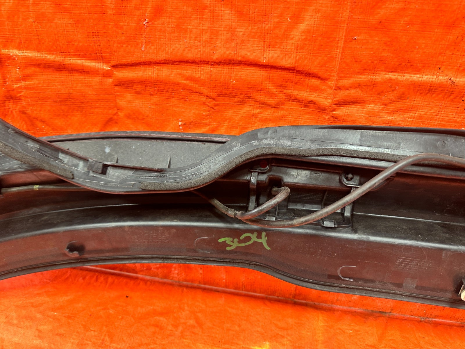 04 05 ACURA TSX   WINDSHIELD WIPER COWL TRIM PLASTIC   OEM FACTORY #30410