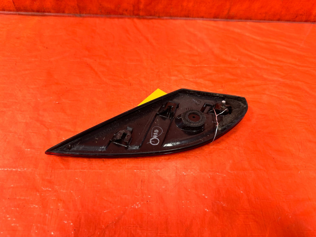 02 05 LEXUS SC430   PASSENGER RIGHT INNER TRUNK MOUNTED TAIL LIGHT LAMP OEM 2884