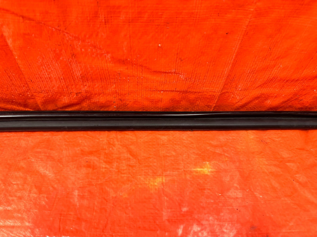06 11 HONDA CIVIC COUPE PASSENGER RIGHT FRONT WINDOW GLASS RUN CHANNEL OEM #2827
