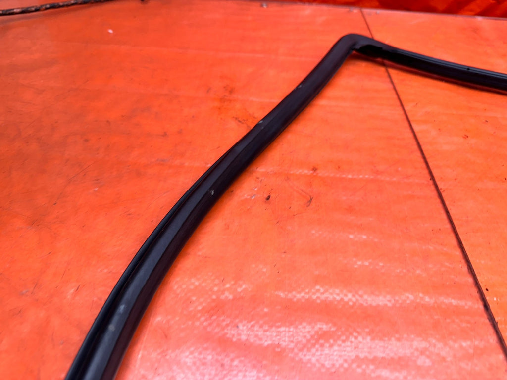 02 06 ACURA RSX LEFT DRIVER DOOR CHASSIS WEATHERSTRIP SEAL OEM #06RSX12