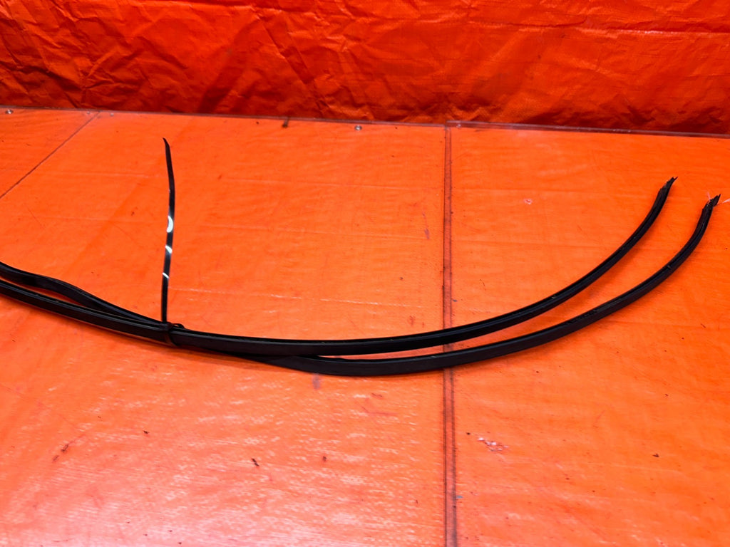 94-01 ACURA INTEGRA 4D SEDAN ROOF TOP MOUNTED WEATHERSTRIP SEALS PAIR OEM #34010