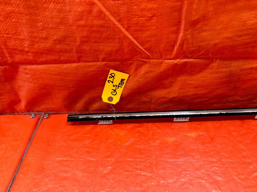 02 05 HONDA CIVIC SI EP3 HATCH   RIGHT FRONT EXTERIOR WINDOW GLASS TRIM OEM #2304