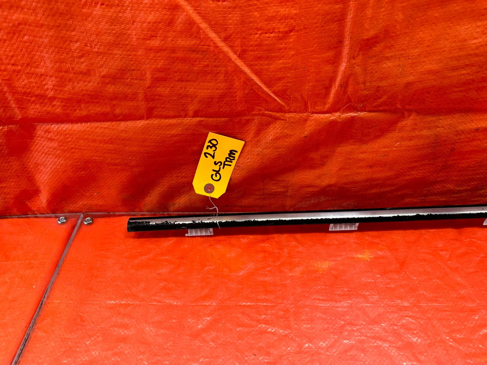 02 05 HONDA CIVIC SI EP3 HATCH   RIGHT FRONT EXTERIOR WINDOW GLASS TRIM OEM #2304