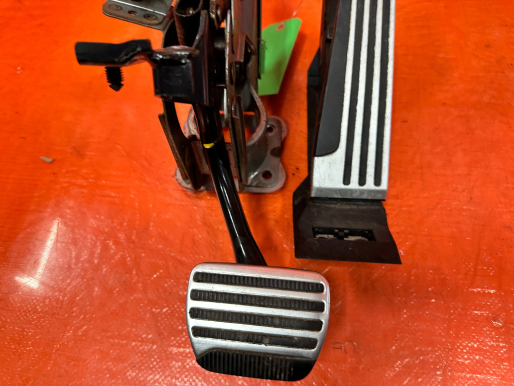 08 15 INFINITI G37 & Q60    2D COUPE   SPORT ALUMINUM TRIM   GAS & BRAKE PEDAL3