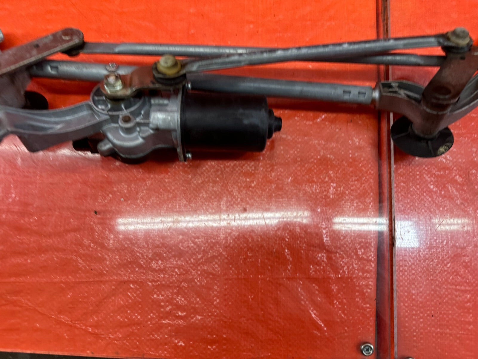 08 15 INFINITI G37 & Q60    2D COUPE   WINDSHIELD WIPER MOTOR W/ LINKAGE OEM 2326