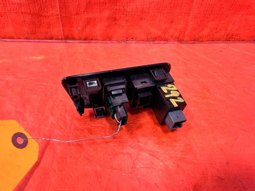 13 20 SUBARU BRZ   TRUNK RELEASE AND CLUSTER DIMMER SWITCH BUTTON OEM #2922
