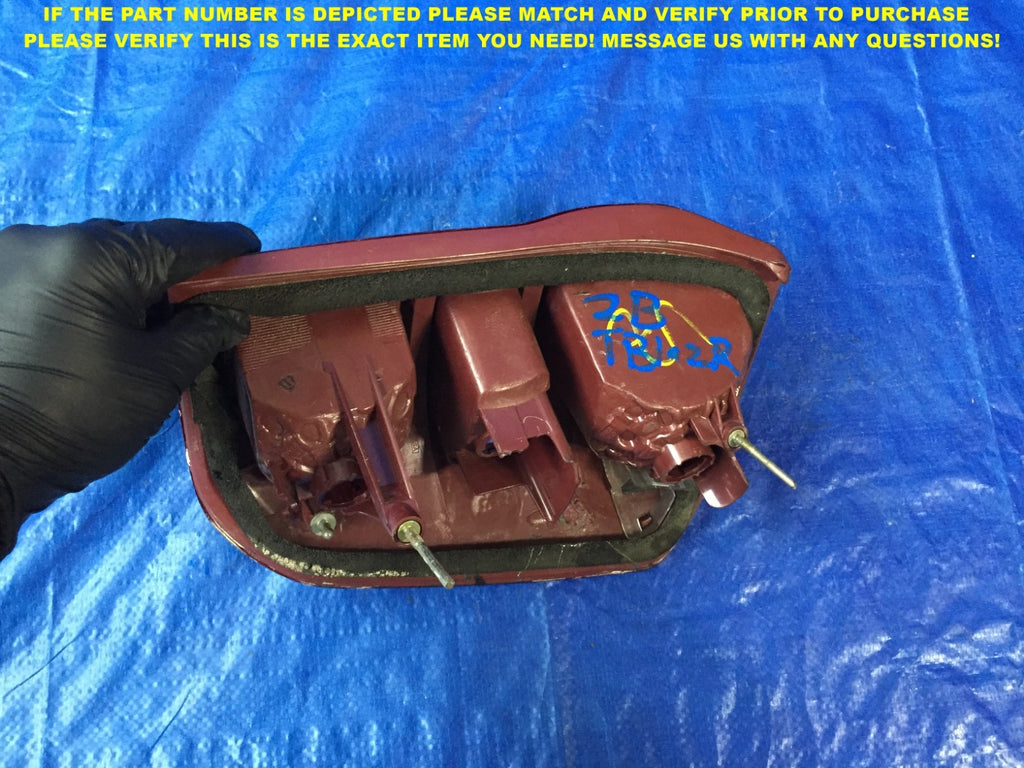 OEM 2004   2005 04 05 TOYOTA RAV4   DRIVER LEFT TAIL LIGHT LAMP L LH5