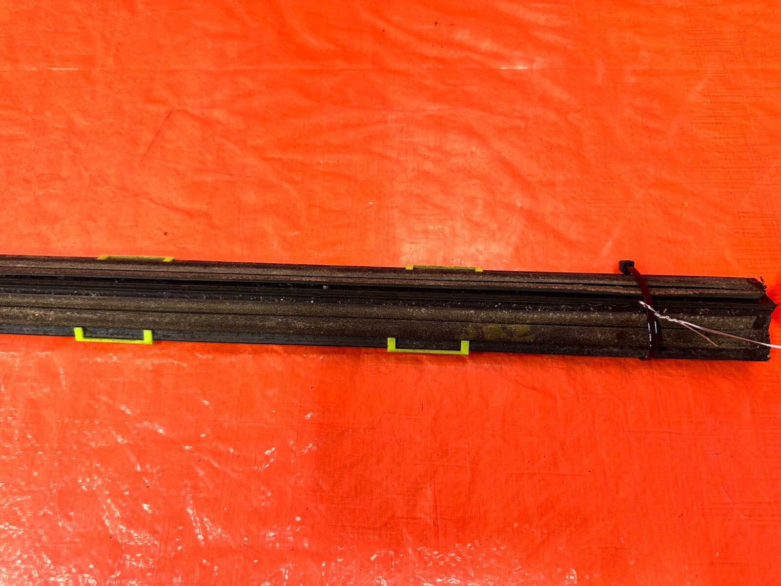 96 00 HONDA CIVIC COUPE HATCH EXTERIOR DOOR WINDOW GLASS TRIM SET LEFT RIGHT 2852