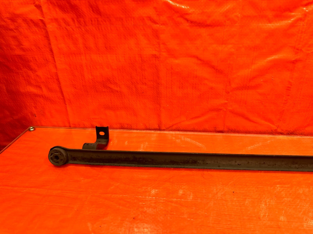 94 01 ACURA INTEGRA   AC CONDENSER ASSEMBLY MOUNTING BRACKET BAR MOUNT OEM #2686