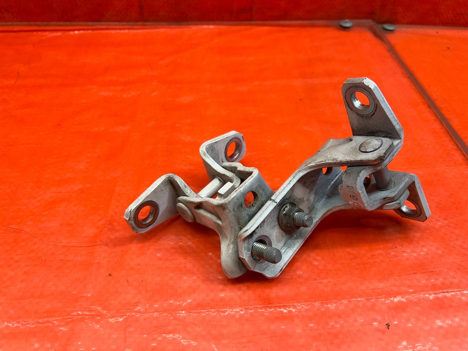 08 15 LANCER EVOLUTION X EVO 10   DOOR HINGE SET UPPER & LOWER RIGHT REAR 2176