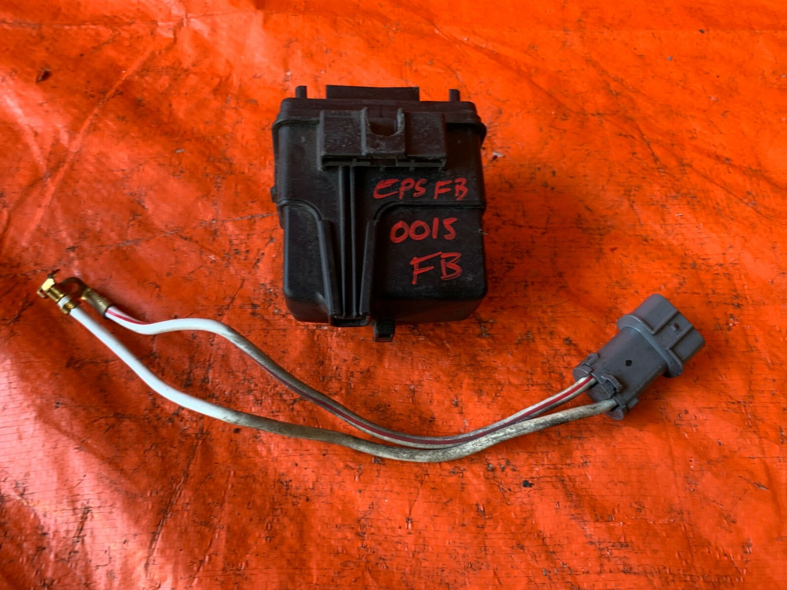 OEM 2003 03 HONDA S2000   UNDER DRIVER LEFT FENDER SMALL FUSE BOX6
