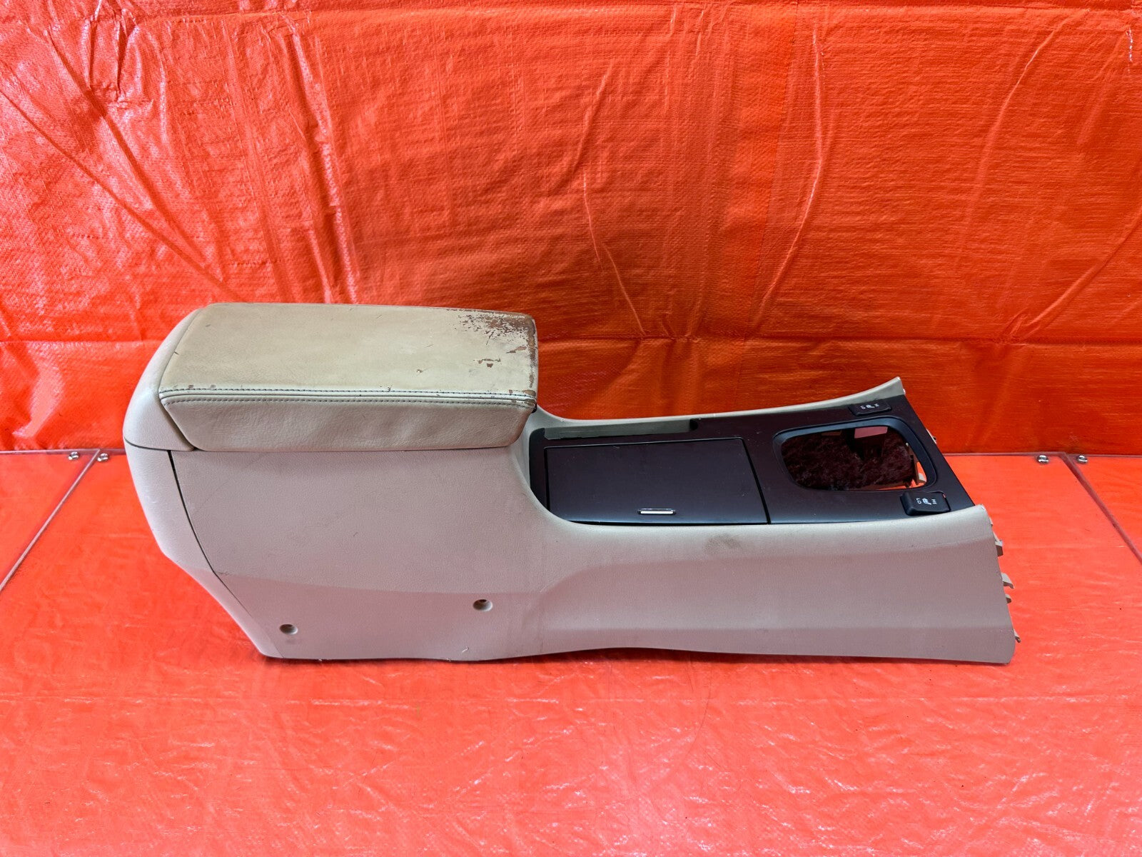 04 08 ACURA TSX   ARM REST / CENTER CONSOLE STORAGE COMPARTMENT BIN TAN OEM #19612